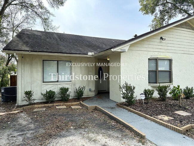 Foto del edificio - 5588 LA MOYA AVE, JACKSONVILLE, FL 32210