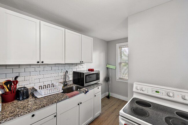 Foto del edificio - 15716 Cherrylawn St