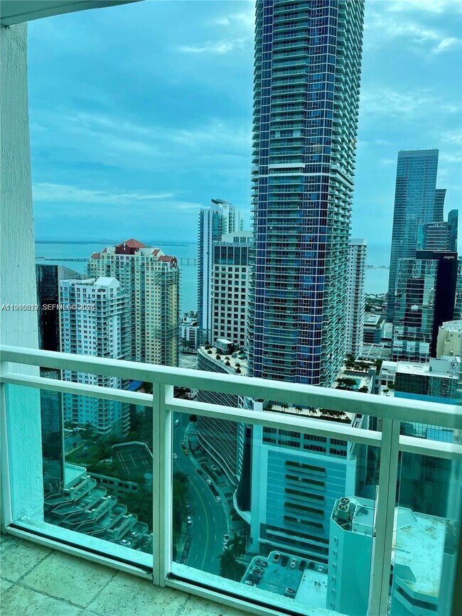 Building Photo - 950 Brickell Bay Dr