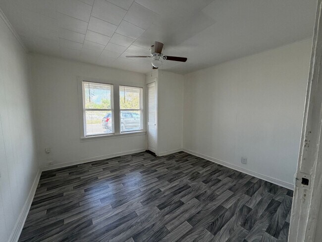 Foto del edificio - Spacious yard-3/2 available now!