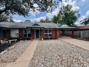 Building Photo - 808 Lone Star Dr