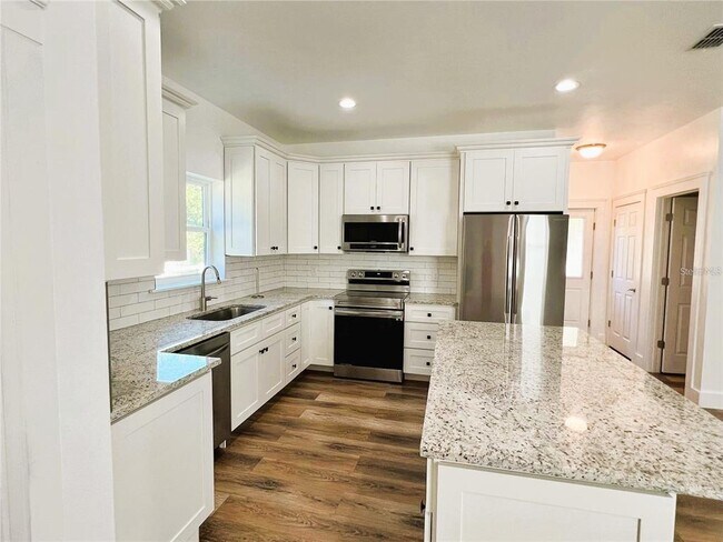 Foto del edificio - 22229 Carson Dr