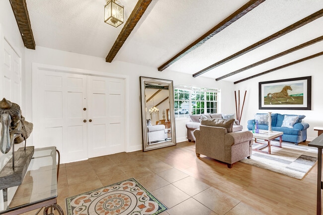 Building Photo - 12759 Guilford Cir