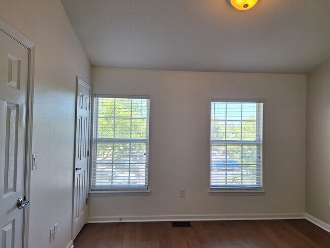 Foto del edificio - 8106 Summer Cove Ct
