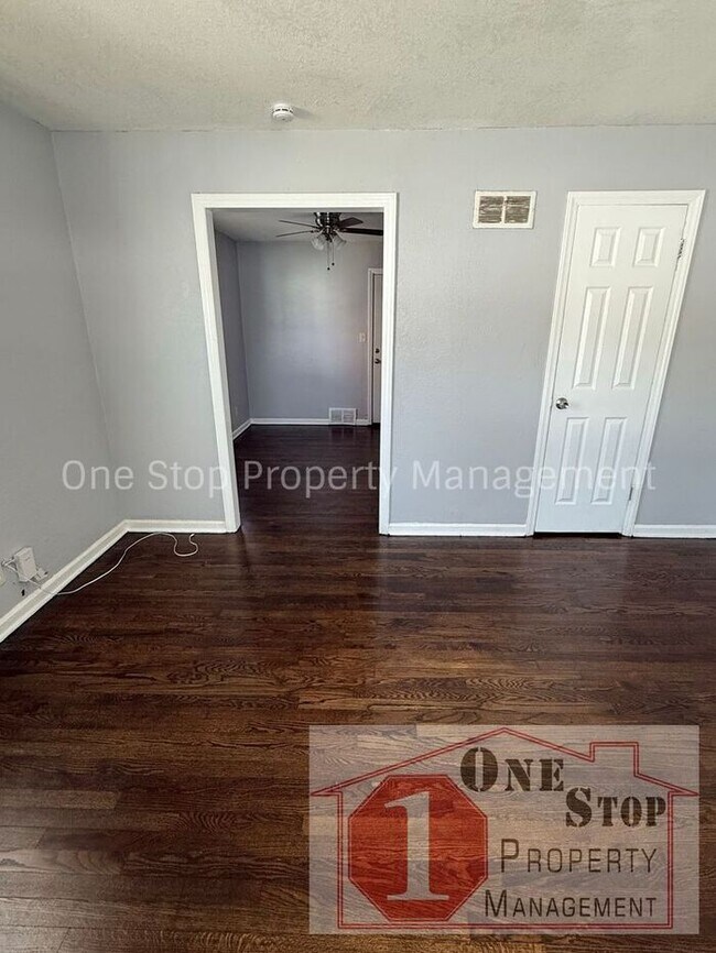 Building Photo - Beautiful 2 Bedroom 1 Bathroom in Kansas City!