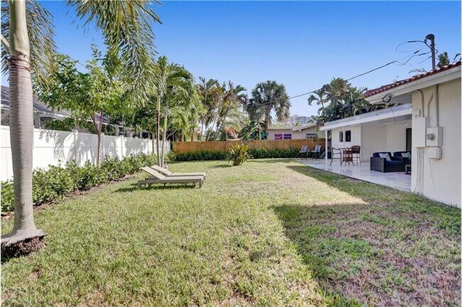 Building Photo - 2013 Coco Palm Pl