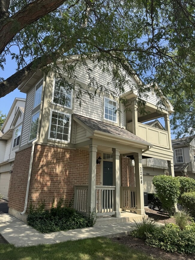 Building Photo - 2268 Vanderbilt Dr