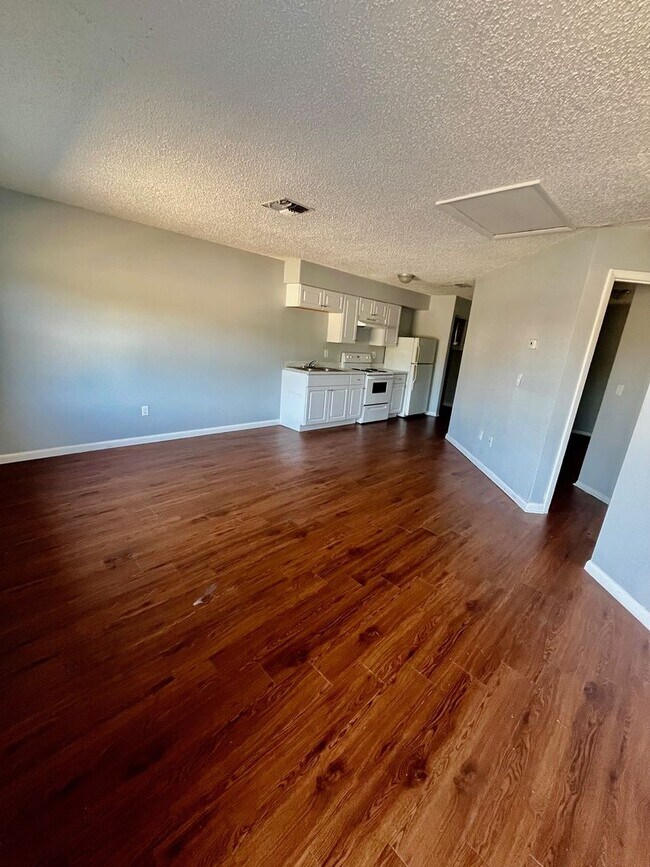 Foto del edificio - Spacious 2BR/1BA Conveniently Located Lakeland Duplex!