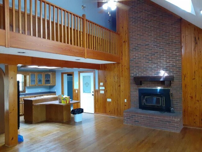 Building Photo - 1044 Harmony Rd