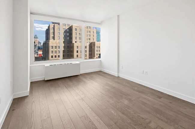 Building Photo - 312 W 33rd St