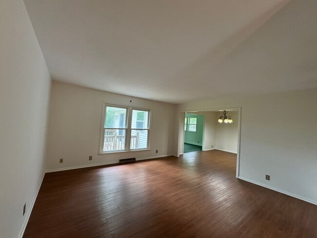 Building Photo - 3025 Greenbrier Ave
