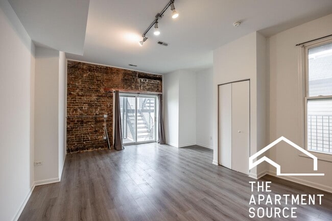 Building Photo - 2022 S Throop St