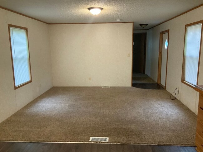 Building Photo - Country Living