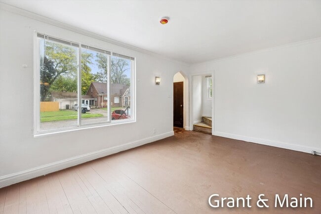 Building Photo - $1250 3 bedroom bungalow