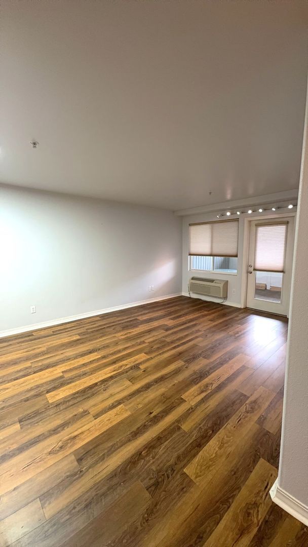 Foto del edificio - 352 N Promenade