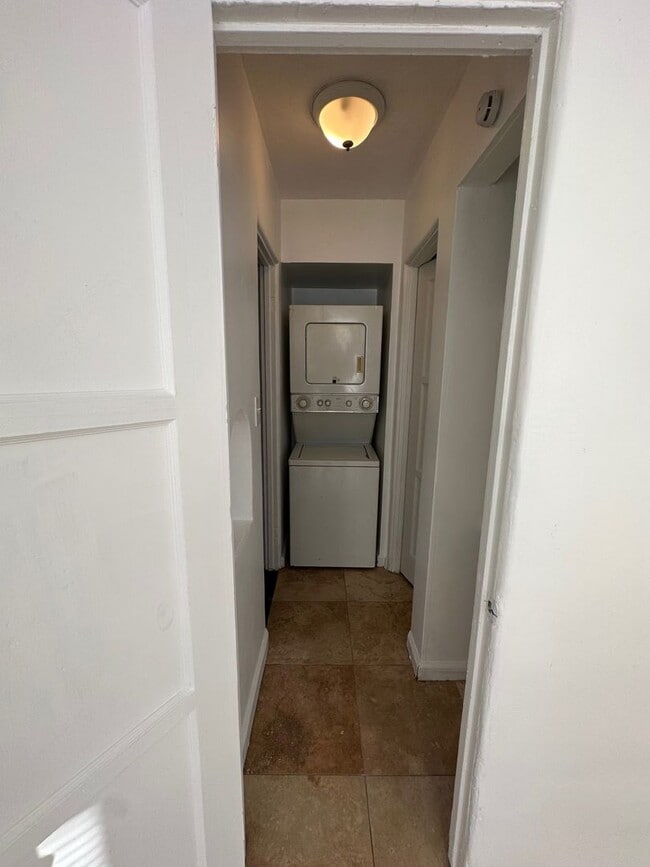 Building Photo - 6719-21 Wunderlin Ave