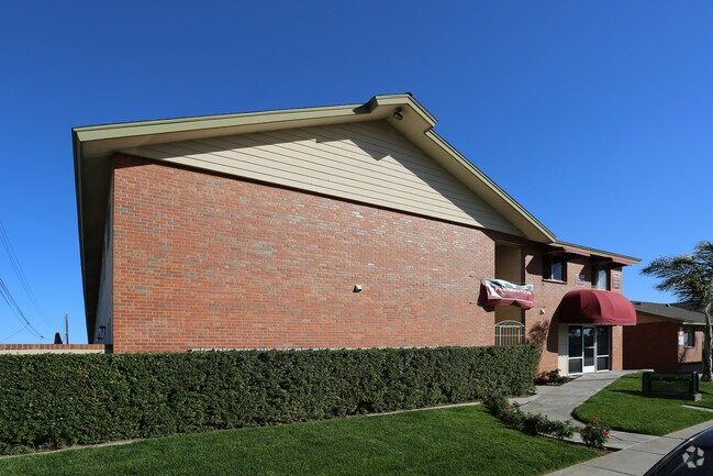 Building Photo - 1624-1630 Coronado Ave
