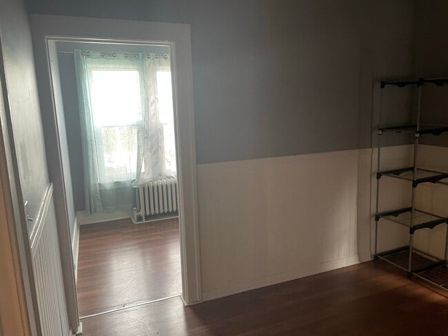 Building Photo - 863 Marentette Av