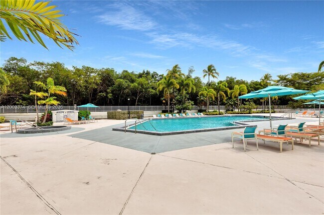 Foto del edificio - 100 Bayview Dr