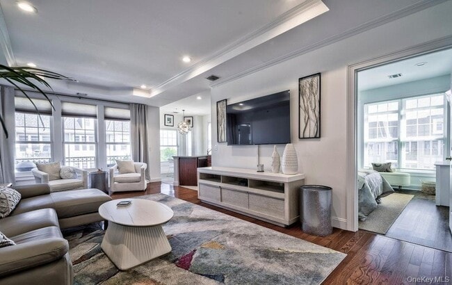 Foto del edificio - 323 Roosevelt Way