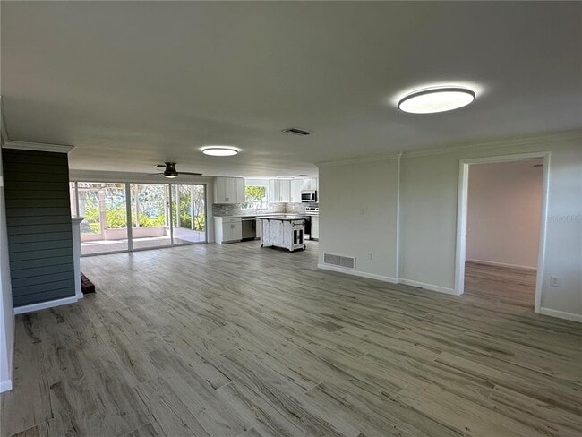Building Photo - 812 Bayview Dr