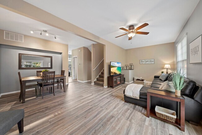 Foto del edificio - 2340 Hudson Cir