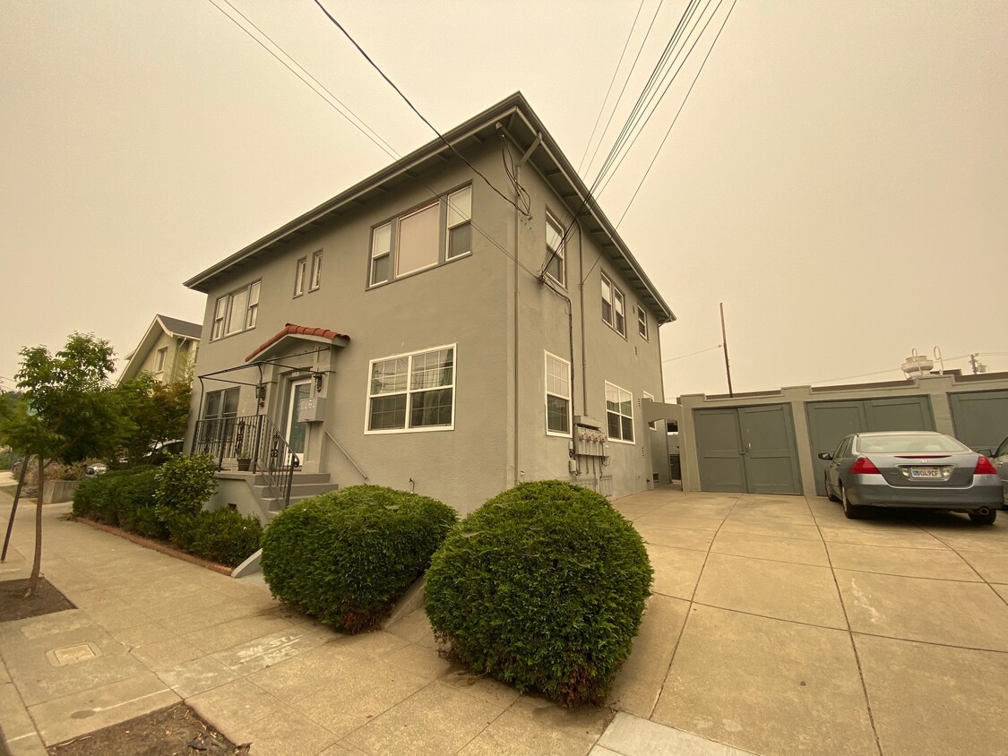 Primary Photo - 845 Stannage Ave