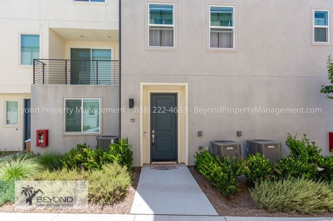 Foto del edificio - OTAY MESA !!!TRI LEVEL PERFECTION 2 BED/2....