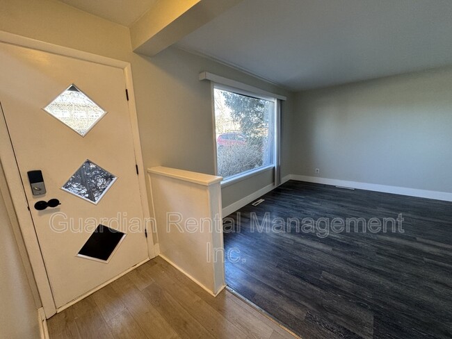 Building Photo - 448 Hodder Ave