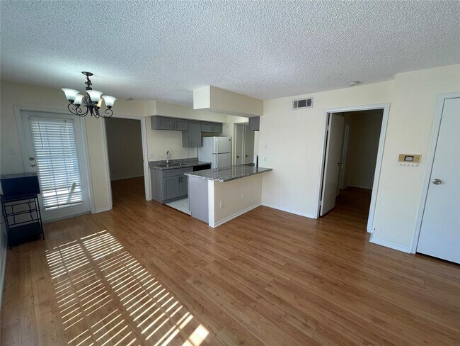 Foto del edificio - 2750 Holly Hall St