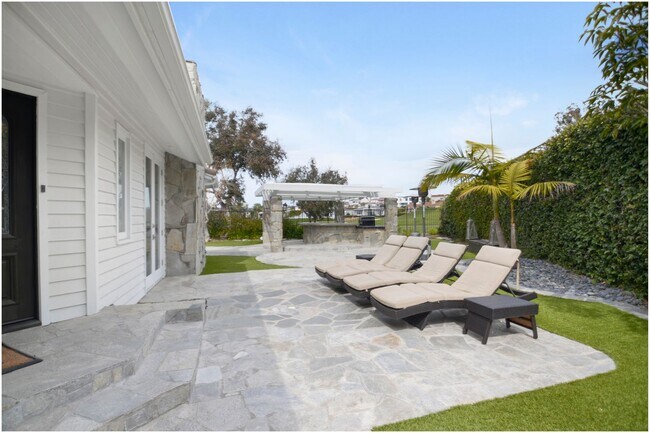 Building Photo - Single Level Golf Course Stunning Home Dana Point!