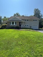 Building Photo - 5 Westbrook Rd