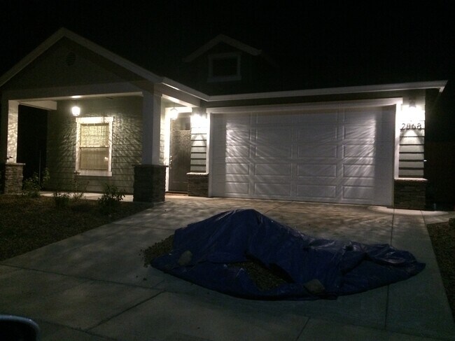 Building Photo - 2868 Pin Oak Ln