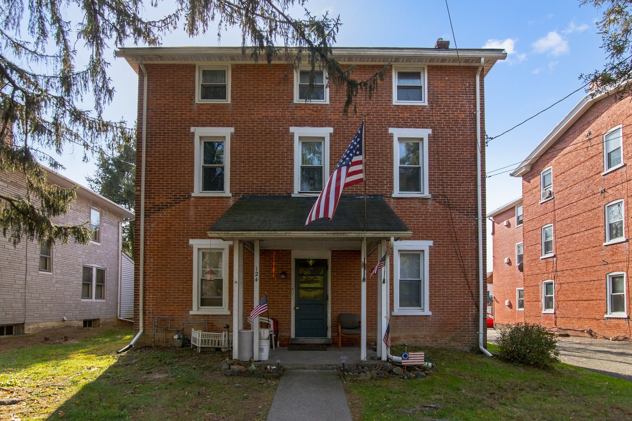 Building Photo - 122-124 Main St