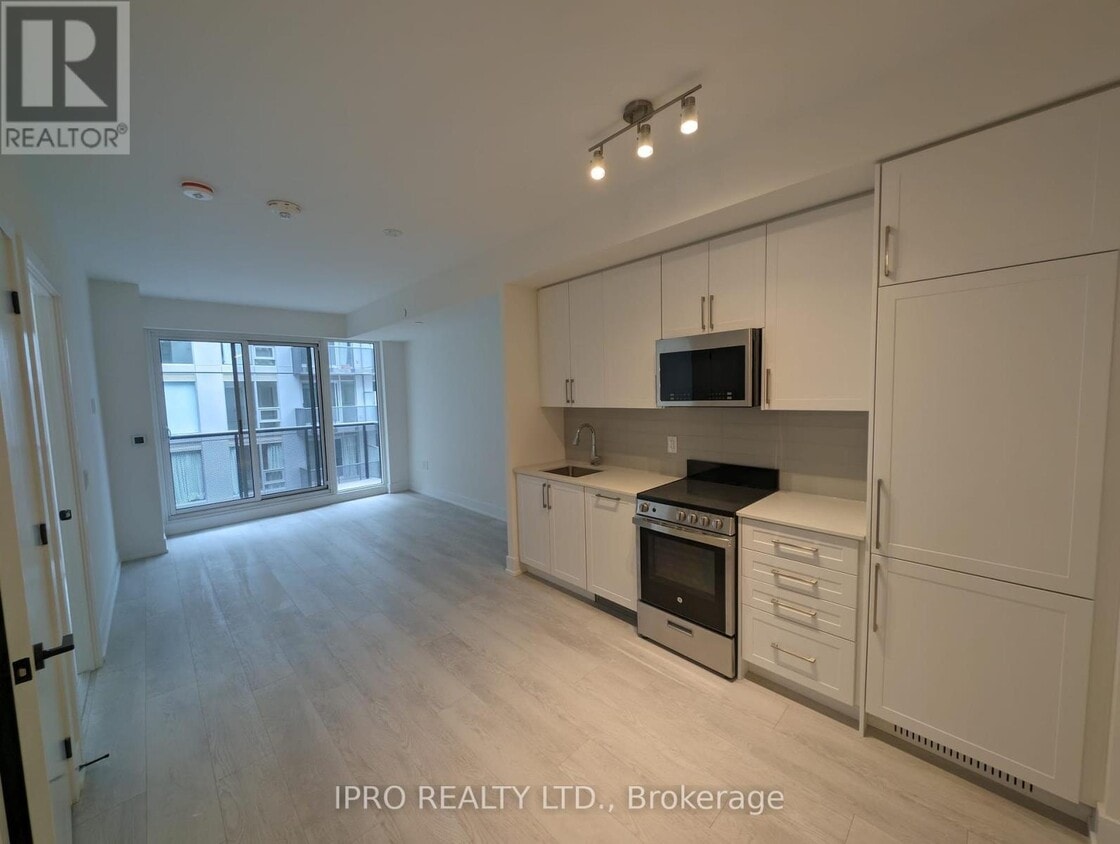 Photo principale - 2450-2450 Old Bronte Rd