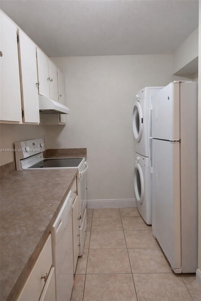 Foto del edificio - 3748 N University Dr