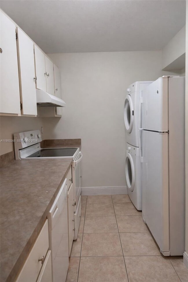 Building Photo - 3748 N University Dr