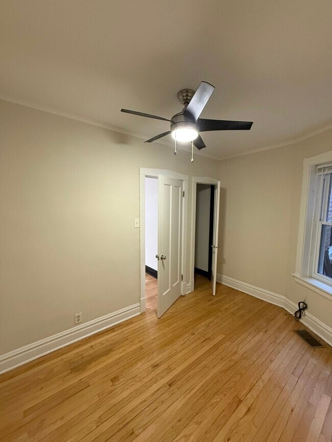 Foto del edificio - 2653 N Marshfield Ave