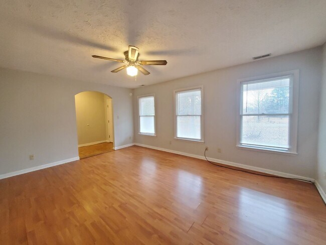 Foto del edificio - 866 Melody Ln