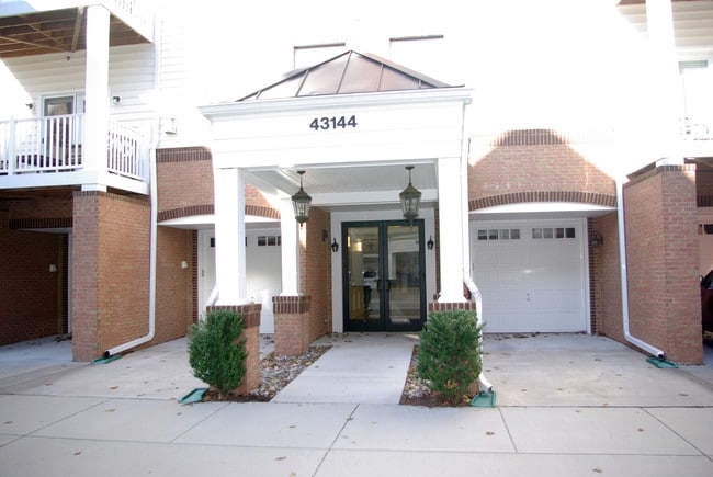 Building Photo - 43144 Sunderland Terrace