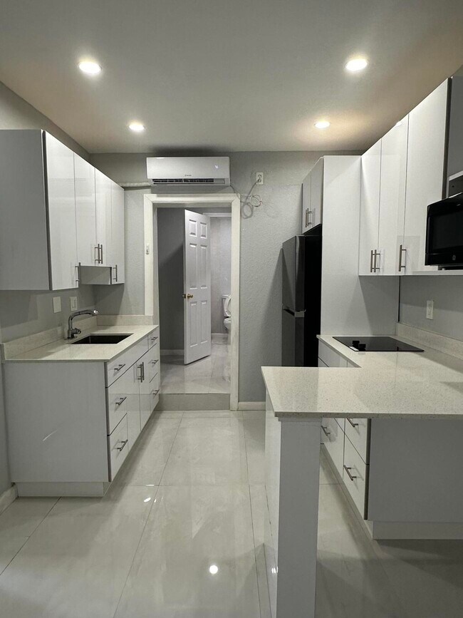 Building Photo - 4671 Sunset Ln