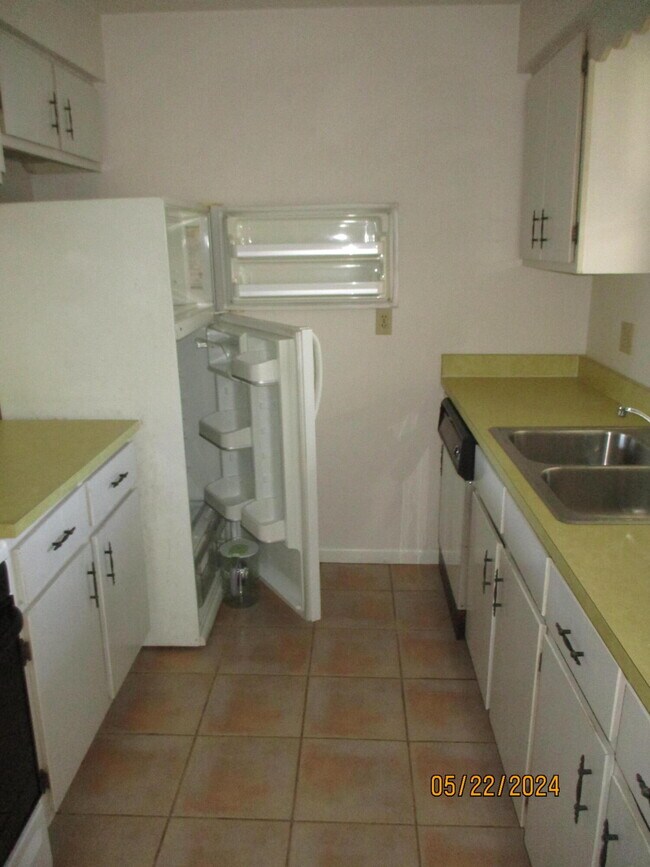 Foto del edificio - 2050 Oleander Blvd