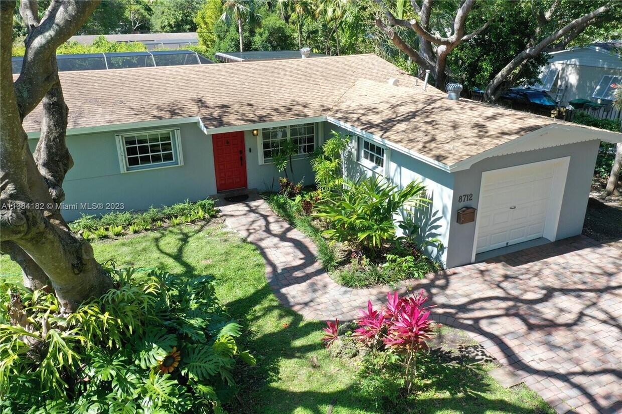 Primary Photo - 8712 SW 192nd St