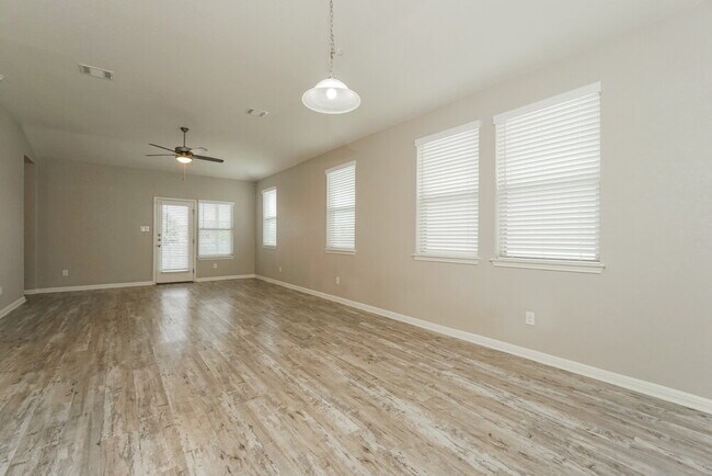 Foto del edificio - 9410 Novacek Blvd.