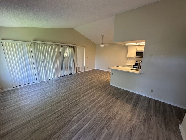 Newly Renovated 3 BD / 2 BA Townhome in Pearl City! - Newly Renovated 3 BD / 2 BA Townhome in Pearl City!