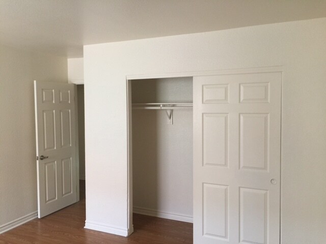 Building Photo - 5261 River Glen Dr