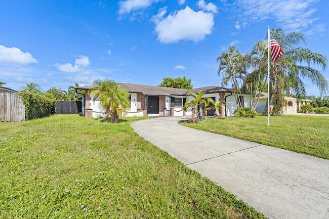 Building Photo - 245 Sandpiper Ave