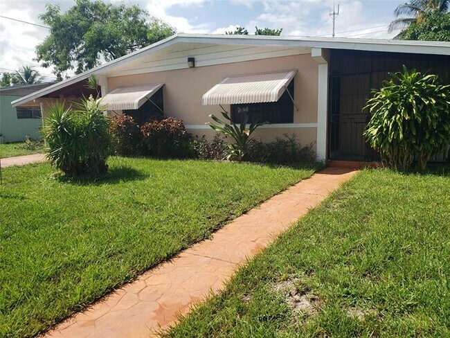 Foto del edificio - 961 NW 202nd St