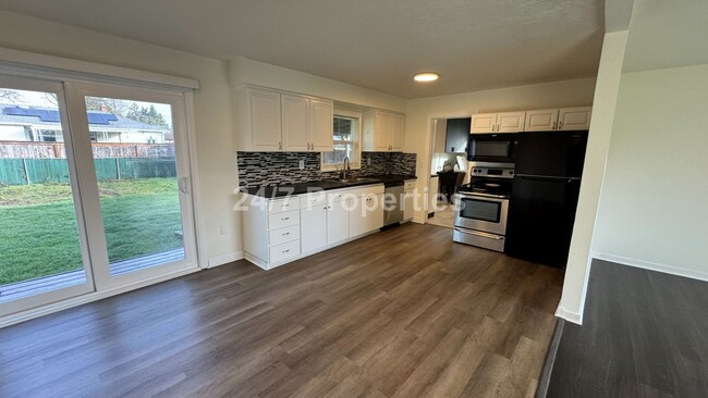 Building Photo - Ranch Style 3BD Home - SE Portland!