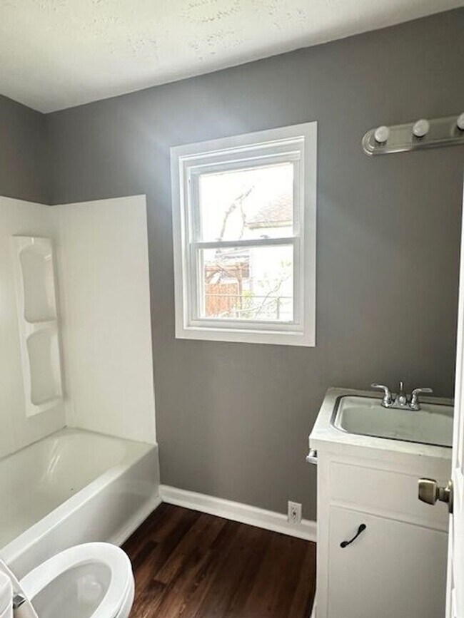 Foto del edificio - RECENTLY REMODELED 1 BEDROOM 1 BATH - COZY...